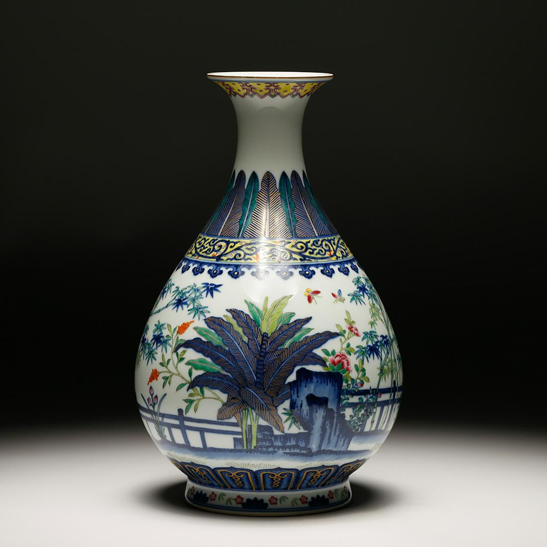 CHINESE DOUCAI PORCELAIN YUHUCHUN VASE (1 of 12)