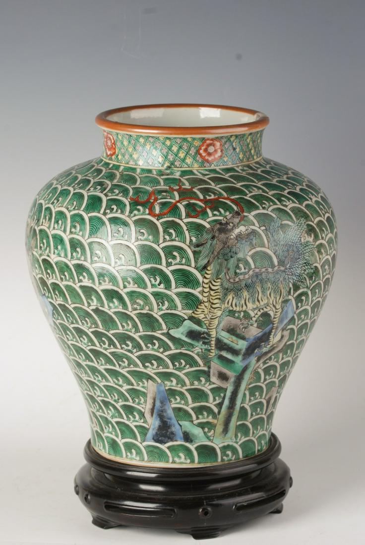 CHINESE FAMILLE VERTE PORCELAIN JAR: Height: 10.8 inches. Mouth diameter: 5.5 inches. Total height: 13.2 inches. Height: 27.5cm Mouth diameter: 14cm Total height: 33.5cm . Provenance: From the collections of Mr. Xia estates from New York