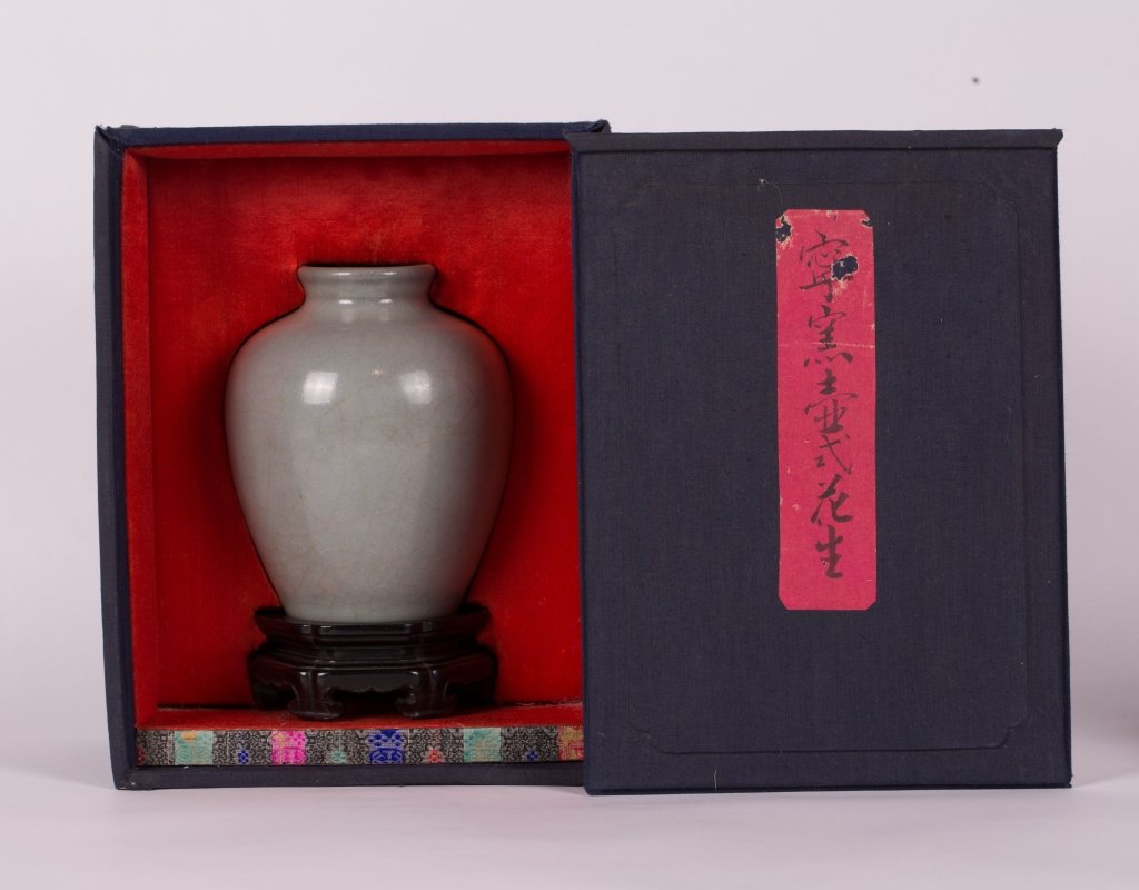 CHINESE GUAN TYPE VASE WITH ZITAN STAND (1 of 7)