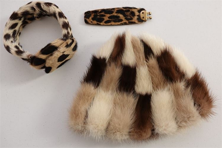 LADIES 3-PIECE FUR ACCESSORIES (1 of 3)