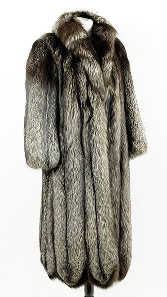GORGEOUS FULL LENGTH SILVER FOX FUR!!! (1 of 1)