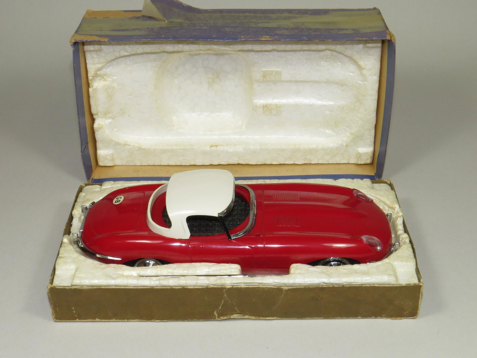 Jaguar E-Type Roadster with Hard Top AM Transistor (1 of 5)