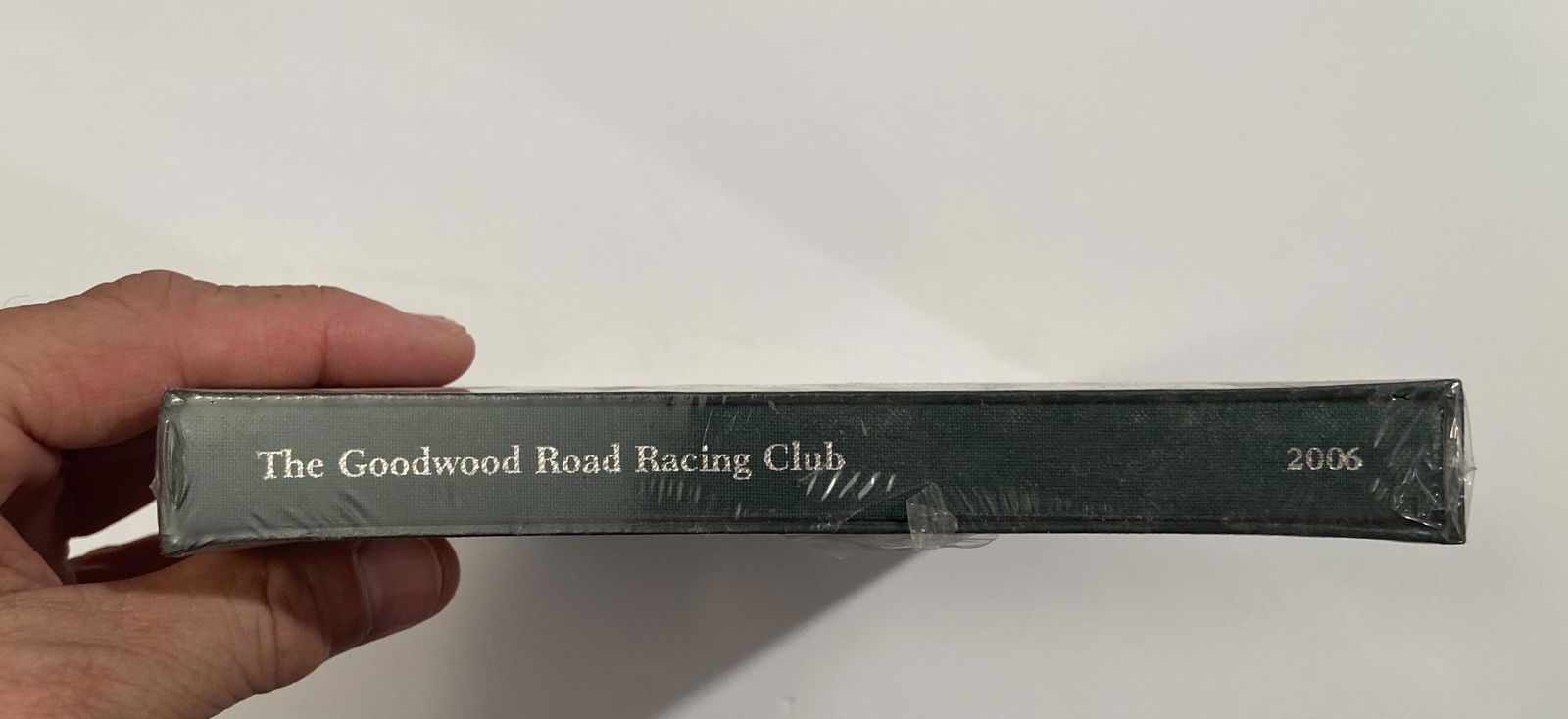 Goodwood Road Racing Club Yearbook 2006: Goodwood Road Racing Club Yearbook 2006The annual publication of the GRRC sent only to Goodwood members.Super high quality produced book in a slipcase with metal coat of arms on the cover of the book.
