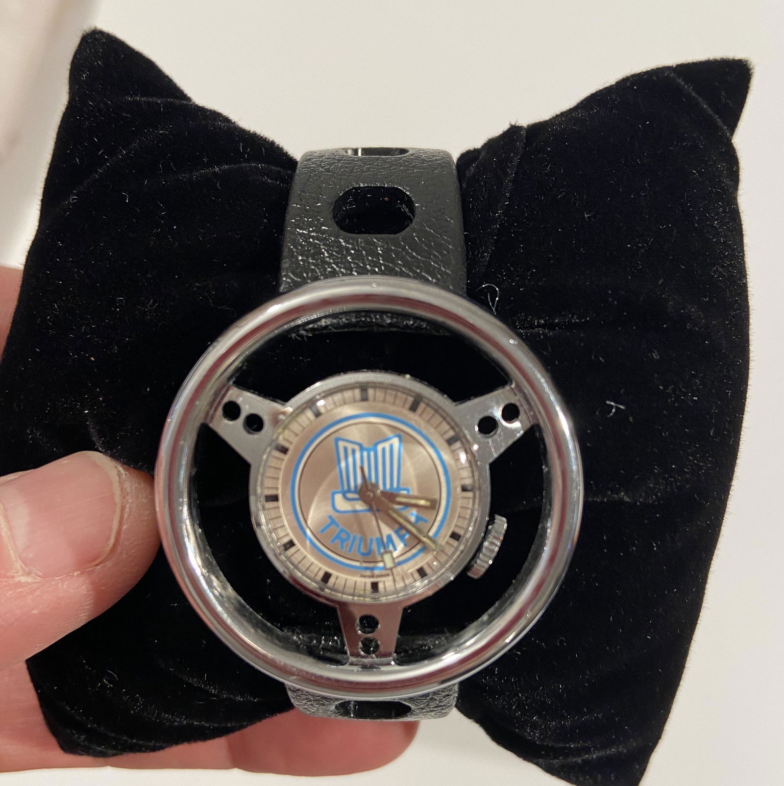 Triumph Steering wheel watch 1960’s: Triumph Steering wheel watch 1960’s Super rare!!! has been restored and serviced in a newer box