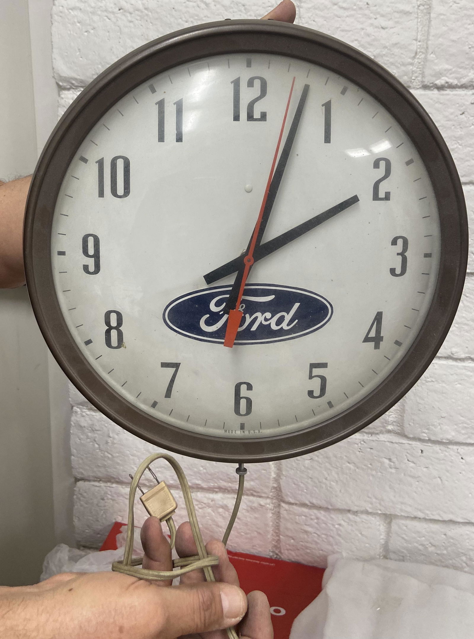 Vintage Ford Electric Clock (1 of 3)