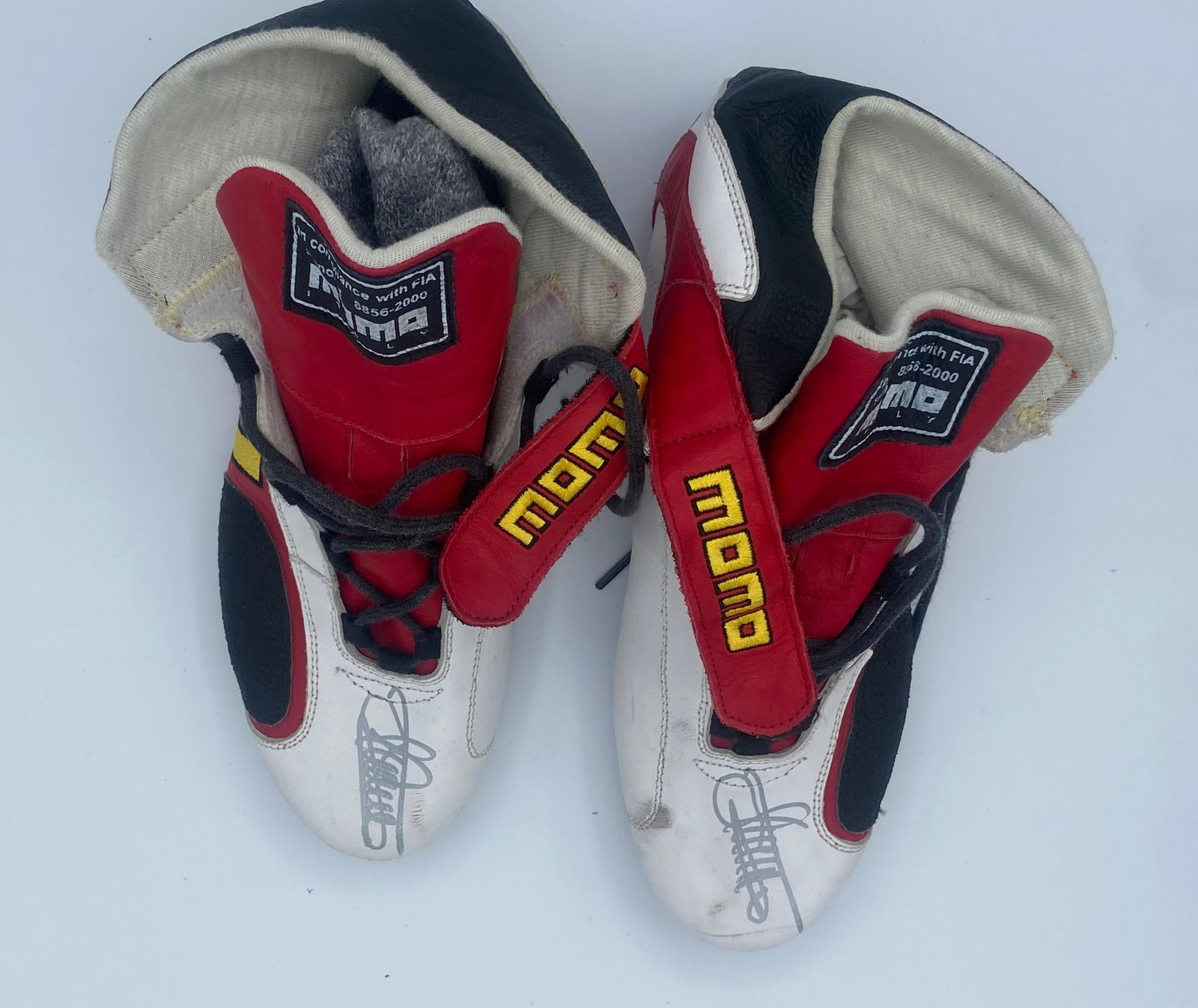 MOMO Stefan Johansson Race used and signed race shoes Formula One Driver Ferrari McLaren Teams Le (1 of 2)