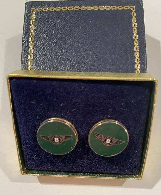 Matching Bentley Cuff links with clasps and gold safety chains, in original box: An item for the Gentleman Car Owner!! Matching Bentley Tie tacks with with clasps and gold safety chains, in original box
