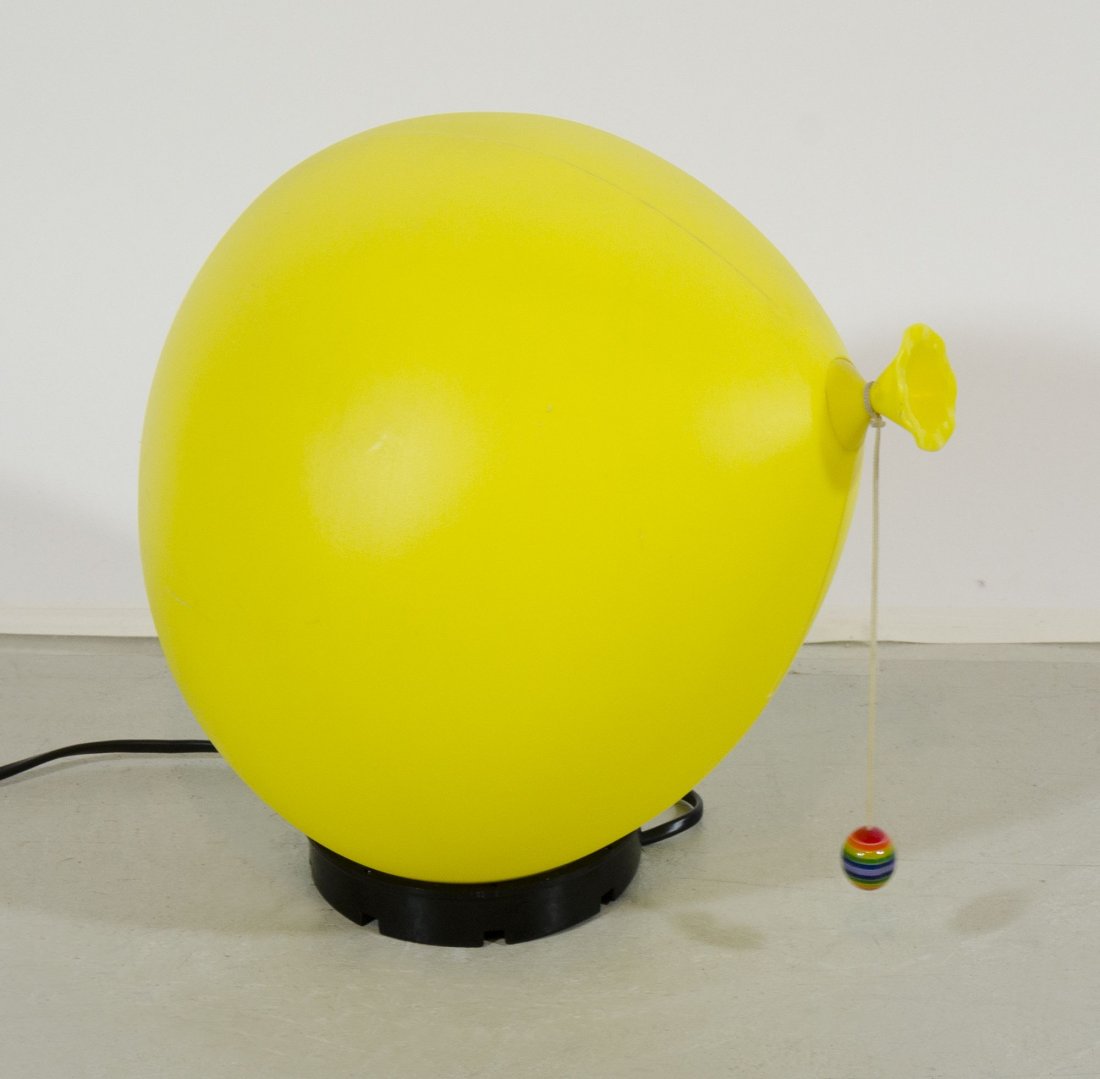 Bilumen-lampada palloncino: Bilumen: lampada "palloncino" da tavolo, in plastica gialla. Anni '70.