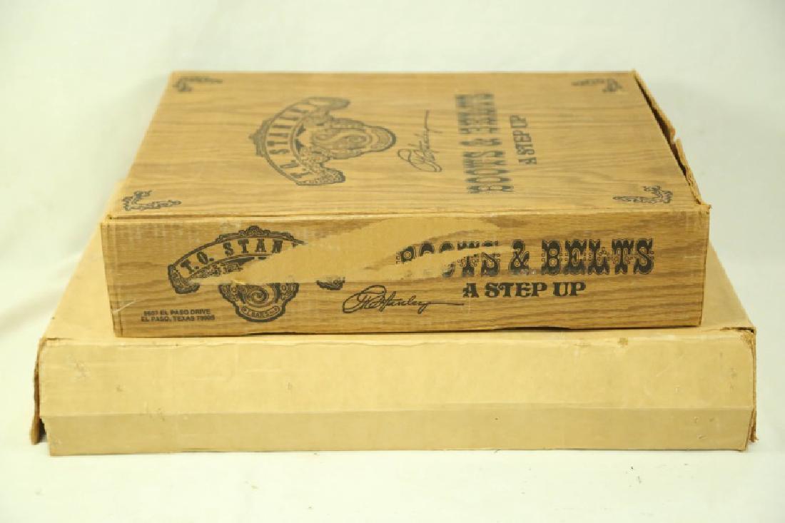 PAIR OF BOOTS & BELT: PAIR OF BOOTS & BELT THE FIRST PAIR OF BOOTS SIZE IS 29 & THE SECOND PAIR IS 9B.