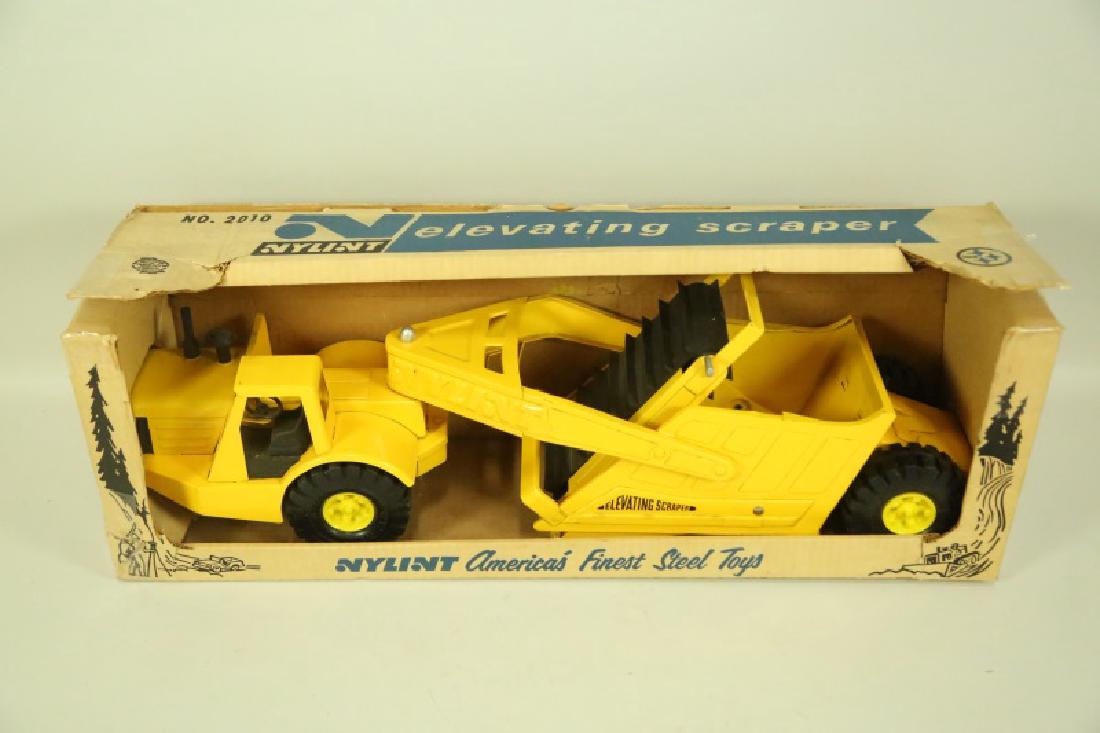 VINTAGE NYLINT ELEVATING SCRAPER (1 of 3)