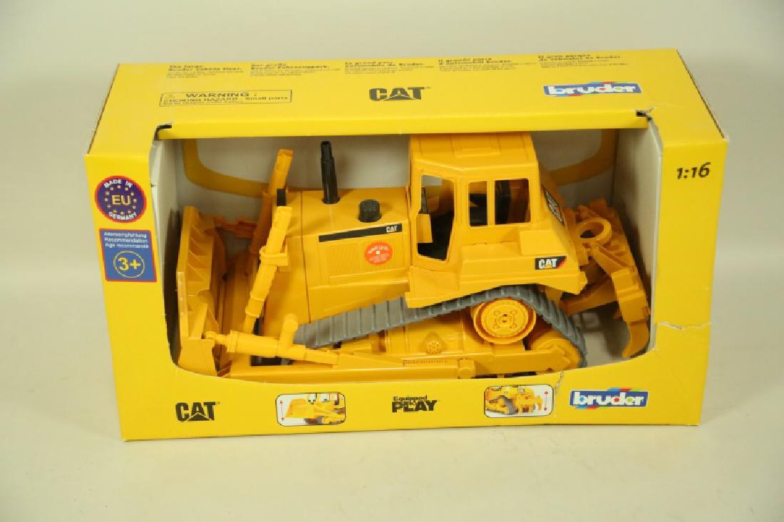 1:18 SCALE BRUDER CAT BULLDOZER (1 of 2)