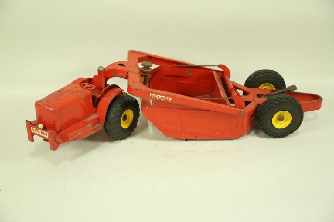 VINTAGE MODEL TOYS TRACTOR AND TRAILER (1 of 3)