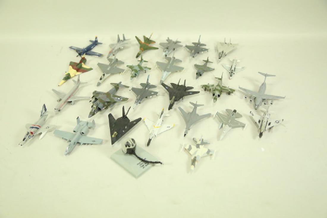 LOT OF 26 MODEL PLANES AND 1 HELMET: LOT OF 26 MODEL PLANES AND 1 HELMET