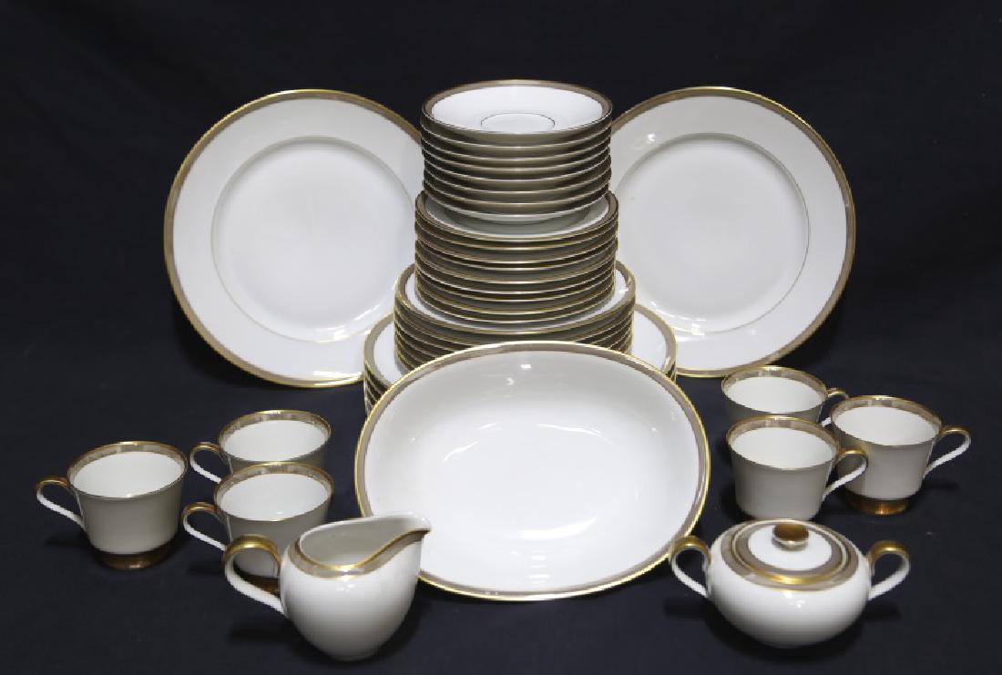 40-PIECE "HEINRICH' H. & CO. SELB DINNERWARE SET: 40-PIECE SET OF "HEINRICH' H. & CO. SELB BAVARIA GERMANY DINNERWARE SET. 1=SUGAR (3.5 X 6.5 X 4.5"), 1=CREAMER (3.8 X 5.5 X 3.5') 8=DINNER PLATES, (10.5" WIDE), 7=SALAD PLATES (8" WIDE), 8=SAUCERS (6"