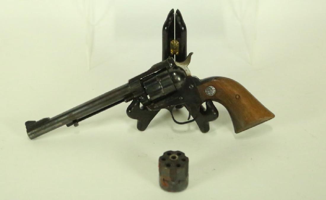 RUGER NEW MODEL SINGLE SIX: RUGER NEW MODEL SINGLE SIX CALIBER: .22 SERIAL: 62-89988