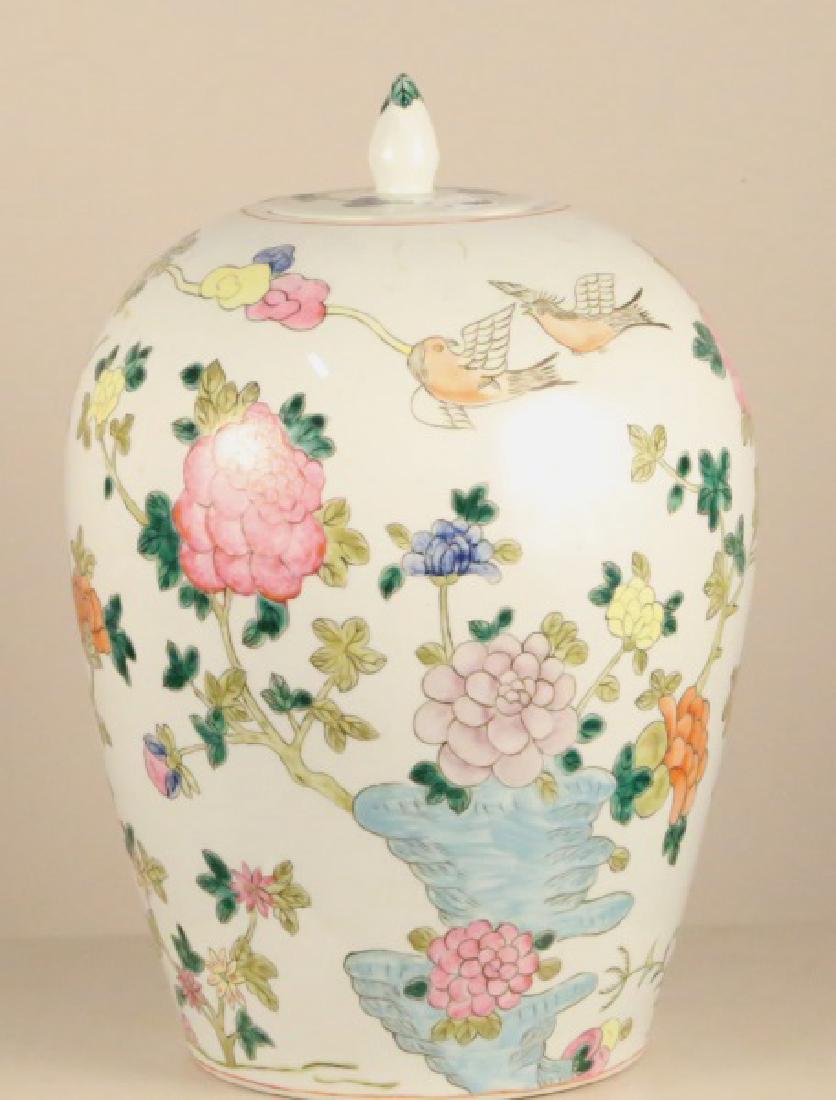 CHINESE PORCELAIN LIDDED TEMPLE JAR (1 of 2)
