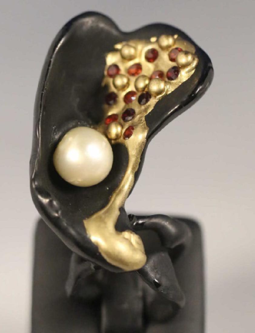 PEARL AND GARNET RING: PEARL AND GARNET RING. SIZE 7.