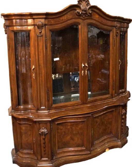 Karges Breakfront Cabinet With Three Shelves