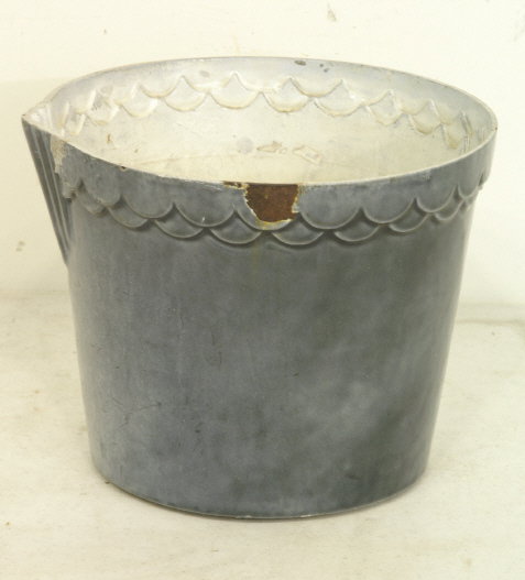 19 c. cast-iron pot