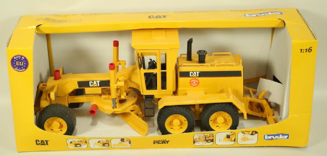 1 10 Scale Bruder Cat Motor Grader Toy