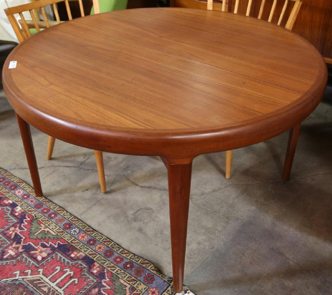 DANISH MODERN BREAKFAST TABLE WITH THREE LEAVES (1 of 2)