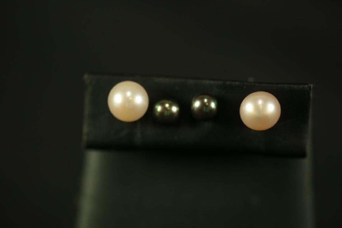 (20) A 14kt. set of 2 pairs of Pearl Earrings. One: (20) A 14KT. SET OF 2 PAIRS OF PEARL EARRINGS. ONE PAIR IS A 8.5MM CULTURED PINK PEARL. THE OTHER IS A PAIR OF BLACK TAHITIAN OF 6 MM. BOTH SETS ARE BLEMISH-FREE AND HAVE GOOD LUSTER
