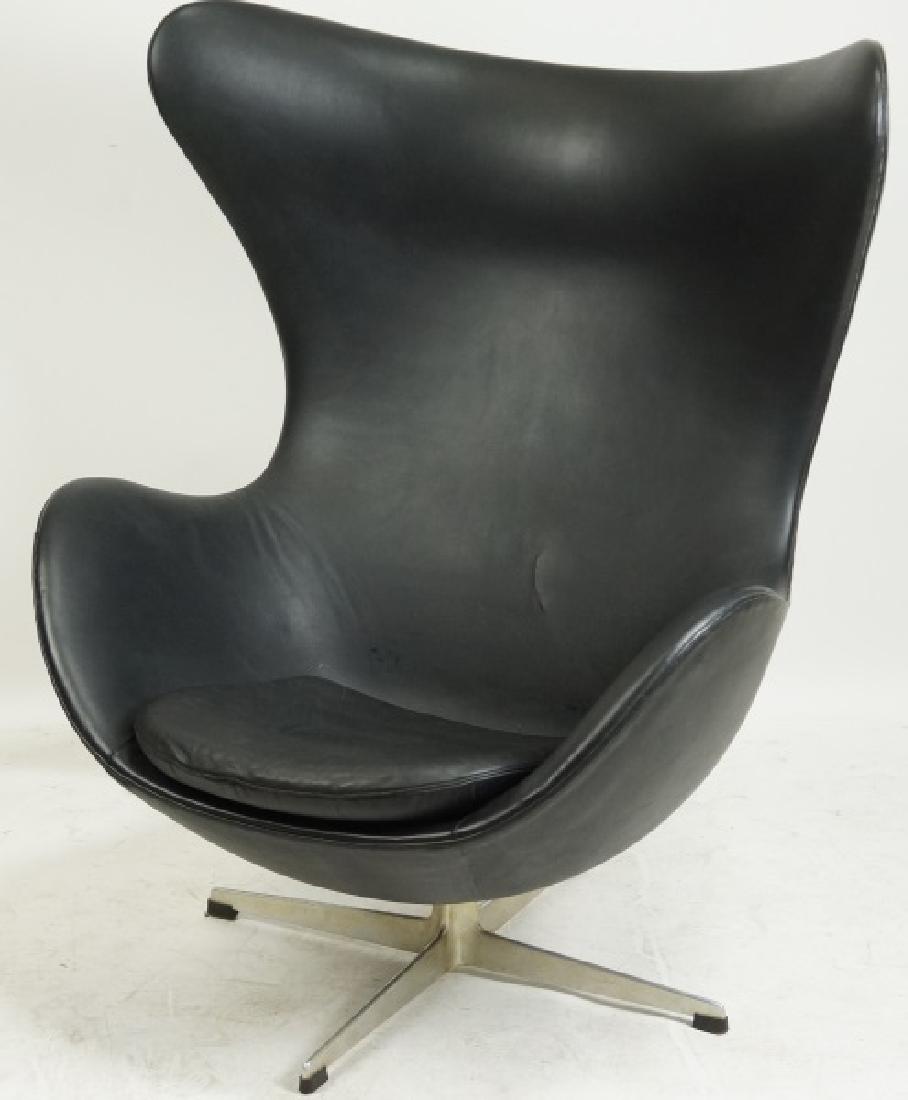 ARNE JACOBSEN FRITZ HANSEN EGG CHAIR (1 of 3)