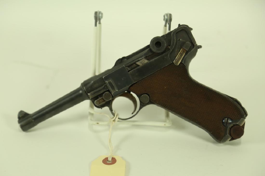 LUGER ARMY 1917 ERFURT 9MM LUGER PISTOL. ALL ORIGI: LUGER ARMY 1917 ERFURT 9MM LUGER PISTOL. ALL ORIGINAL. "ERFURT" MARKINGS CALIBER: 9MM LUGER SERIAL NUBMER: 9320 (L1182)