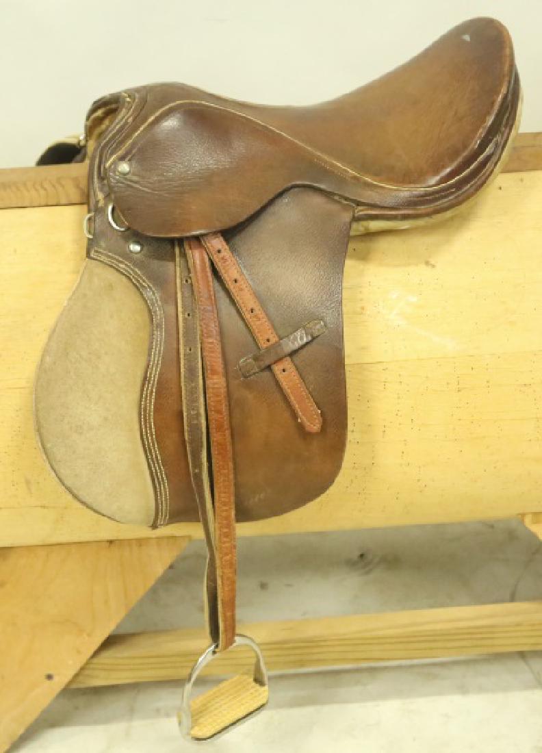 VINTAGE ENGLISH LEATHER RIDING SADDLE