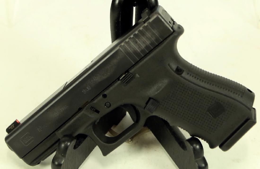 GLOCK 19 GEN 4 9X19 9MM PISTOL: GLOCK 19 GEN 4 9X19 9MM PISTOL. (BRAND NEW IN BOX) CALIBER: 9MM SERIAL NUMBER: BDUM525 (L965)