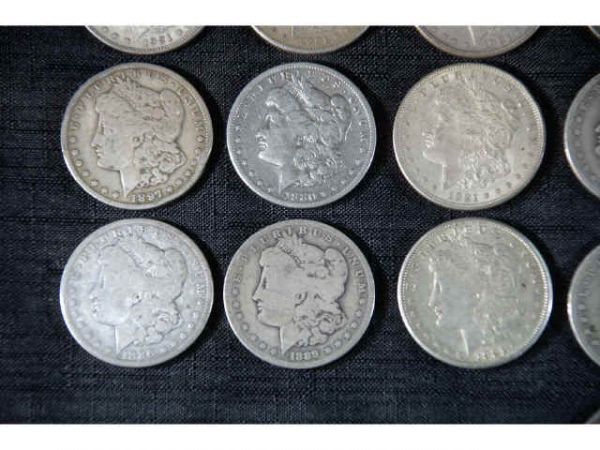 57 assorted coins. 32 Morgan dollars and 25 Peace - 4