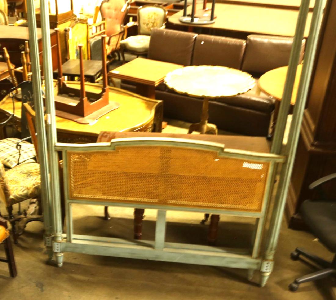 BAKER FOUR POSTER QUEEN SIZE PAINTED BED WITH SIDERAILS: BAKER FOUR POSTER QUEEN SIZE PAINTED BED WITH SIDERAILS. Height: 81 in. by Width: 60 in. by Depth: 72 in.