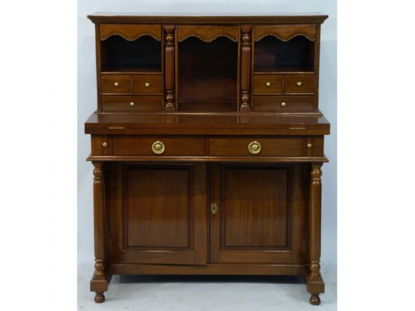 Flip top writing desk.: Flip top writing desk. Size: 40" x 48" x 22."