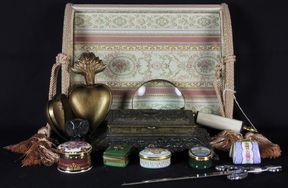 MIXED BOX LOT OF SEVEN DECORATIVE PIECES. (1 of 1)