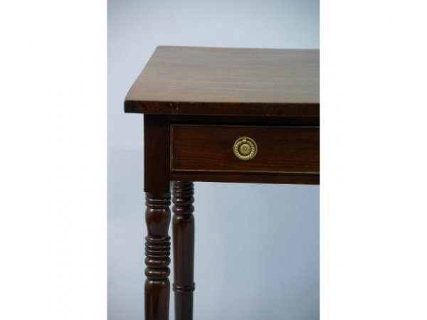 Ladies desk with single drawer - 2