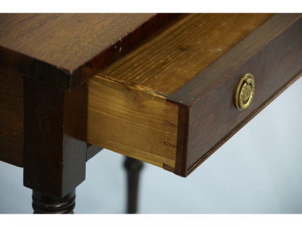 Ladies desk with single drawer - 3