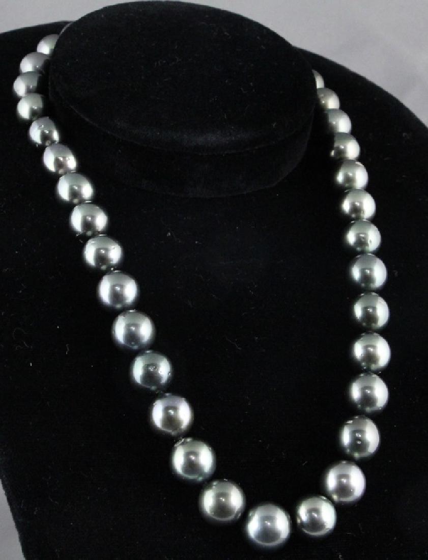 GRADUATED BLACK TAHITIAN PEARL 17.5" NECKLACE: 14KT WHITE GOLD GRADUATED SINGLE STRAND BLACK TAHITIAN PEARL 17.5" NECKLACE.