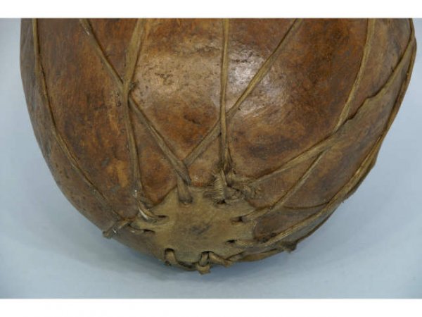 Pre-Columbian style pot with some primitive design - 2