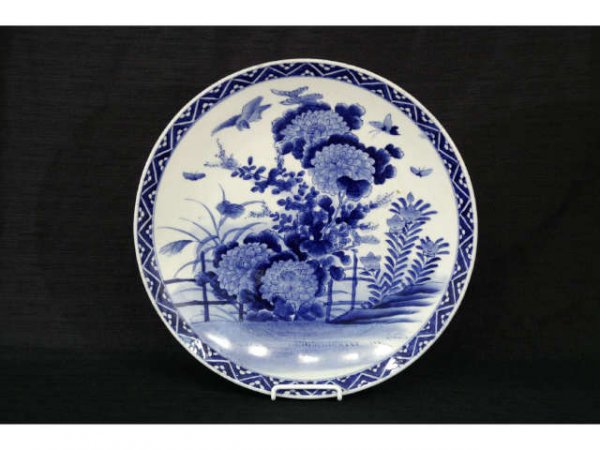 Japanese blue and white Imari charger, 19th cent.