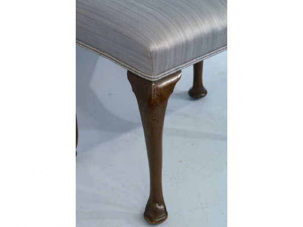Queen Anne style stool. - 2