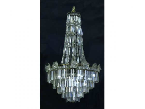 Chandelier period Regency that has been electrifie