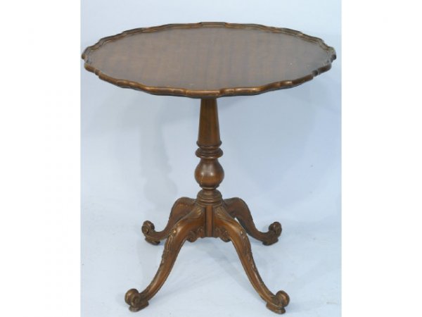Four-legged pedestal table