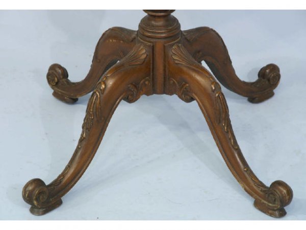 Four-legged pedestal table - 2