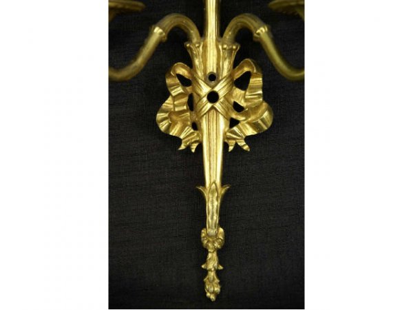 Pair of gilt sconces with ribbons on crest. - 2