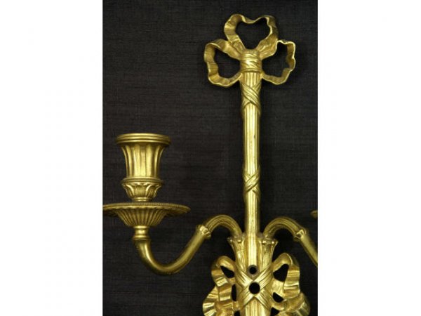 Pair of gilt sconces with ribbons on crest. - 3