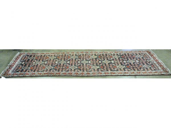 Red and brown runner
