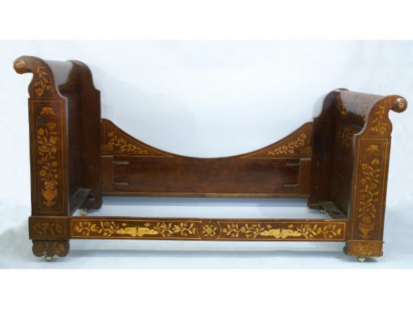 Pair of sleigh day beds with beautiful and elaborat - 2
