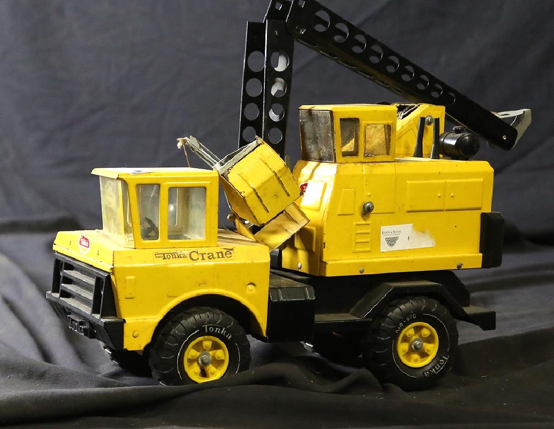 ANTIQUE TONKA TOY TRUCK: ANTIQUE TONKA TOY TRUCK Height: 16 in. by Width: 18 in. by Depth: 18