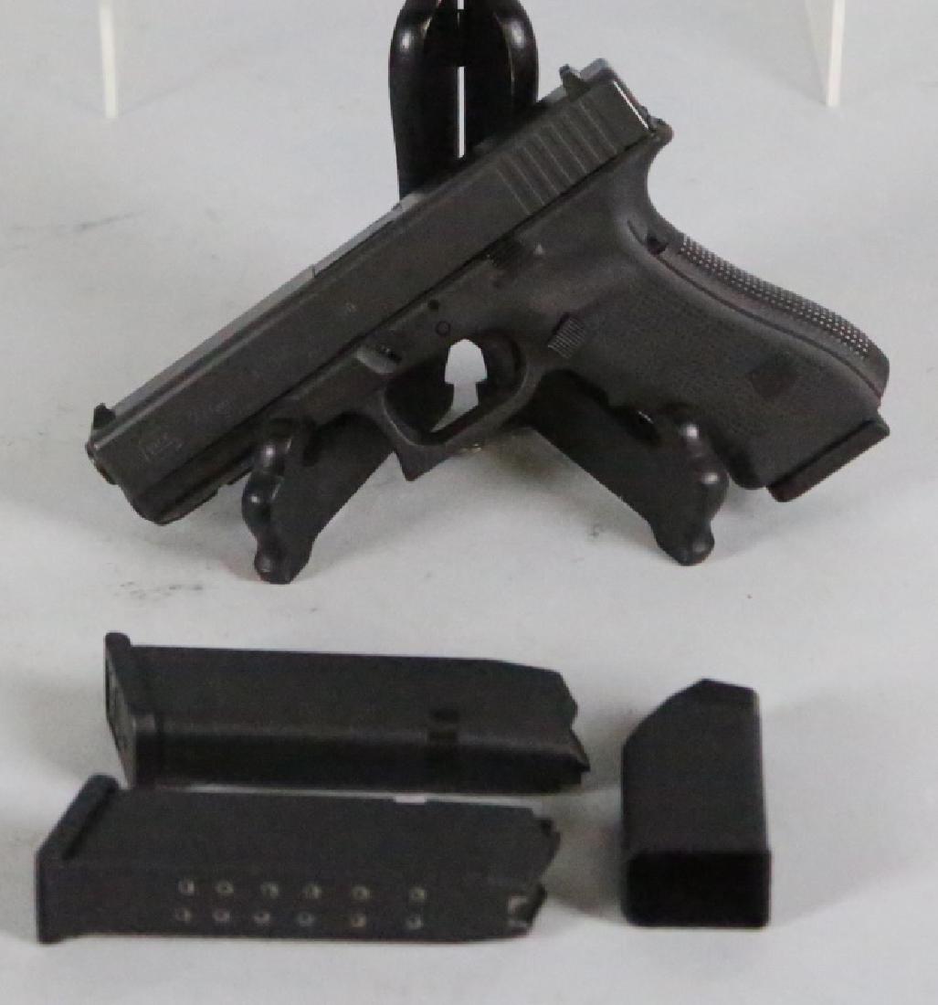 GLOCK 22 GEN 4 .40SW PISTOL (NEW): GLOCK 22 GEN 4 - INCLUDES CASE, 2 MAGS, ACCESSORIES, & PAPERWORK. (BRAND NEW) CALIBER: .40SW SERIAL NUMBER: BLZ931 (L111)