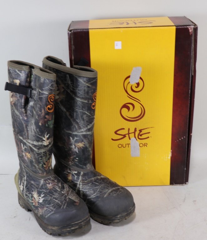 SHE OUTDOOR 8M TRAC BOOTS: SHE OUTDOOR 8M ZONED COMFORT TRAC BOOTS (NEW).